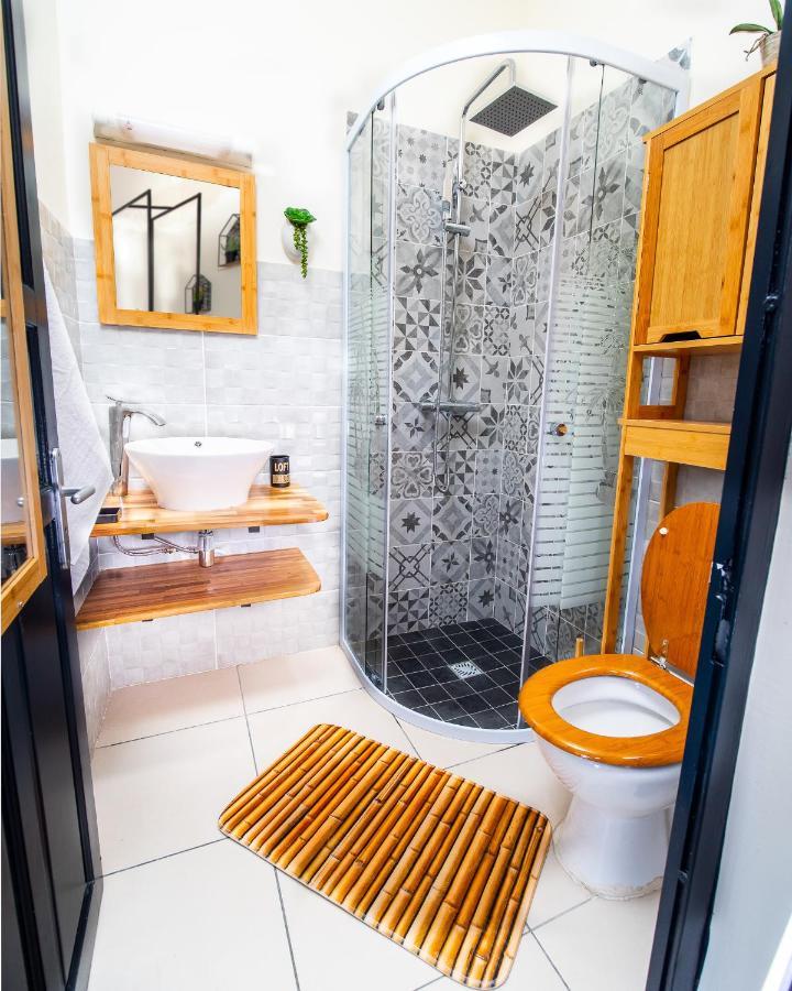Evasion En Plein Coeur De La Ville Studio Jacuzzis Sauna Et Piscine Au Centre De ปอร์-หลุยส์ ภายนอก รูปภาพ