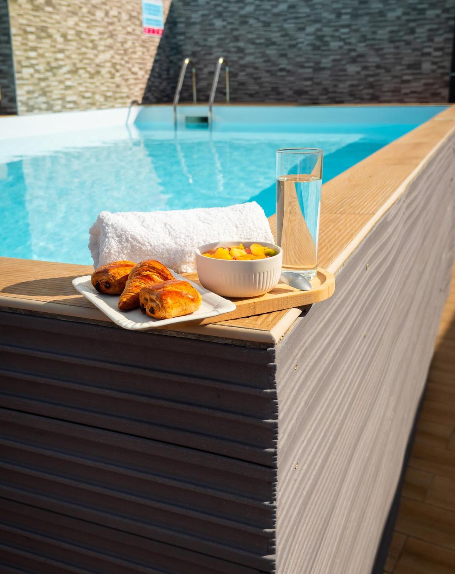 Evasion En Plein Coeur De La Ville Studio Jacuzzis Sauna Et Piscine Au Centre De ปอร์-หลุยส์ ภายนอก รูปภาพ